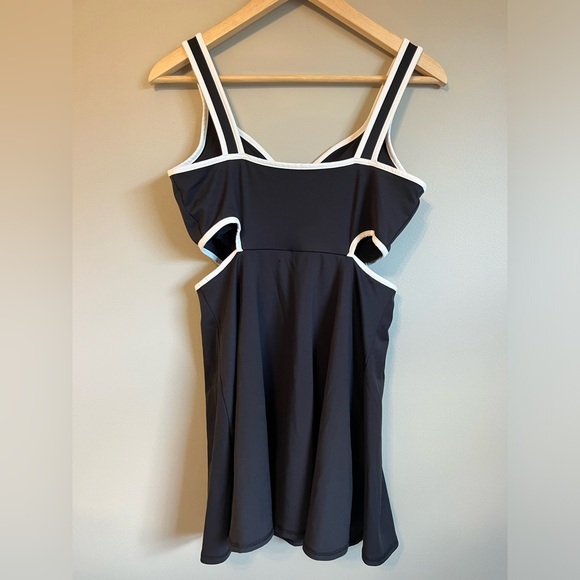 🏁B&W CUT OUT TENNIS DRESS 🎾 - Picture 2 of 4